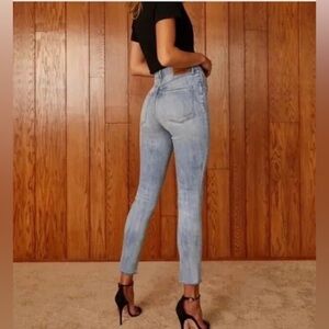 Aritzia Denim Forum Lola High rise crop ~ size 27